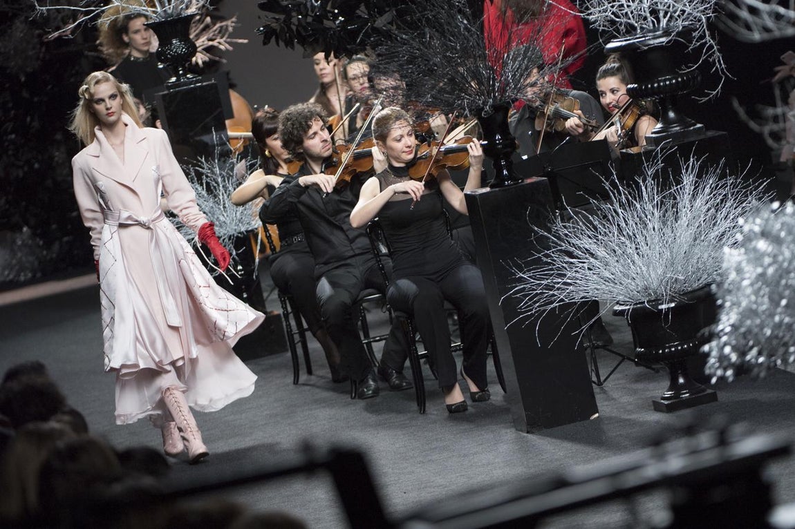 El art-decó de Isabel Núñez cierra la pasarela