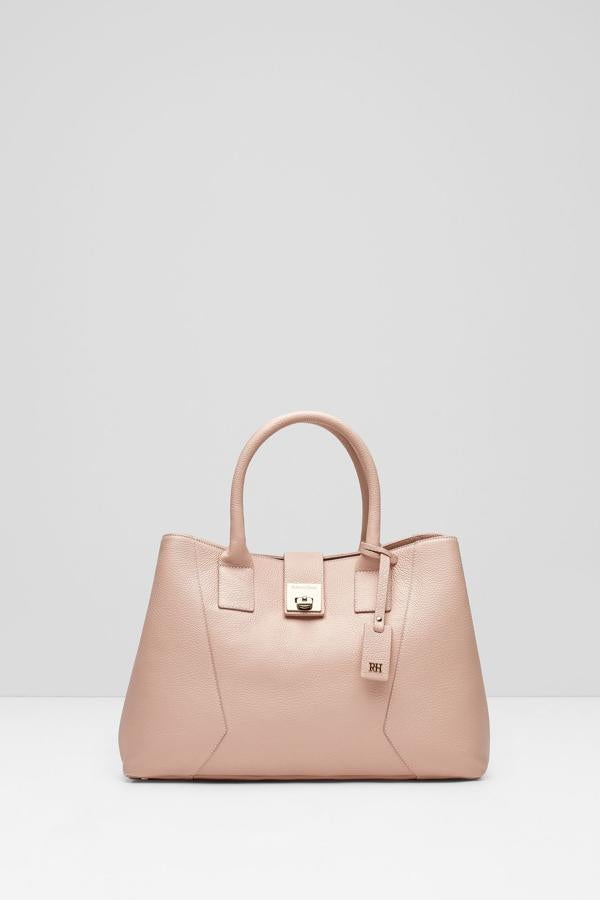 Pedro del Hierro. Bolso napa en tonalidad pastel (Precio: De 289 a 144 euros)