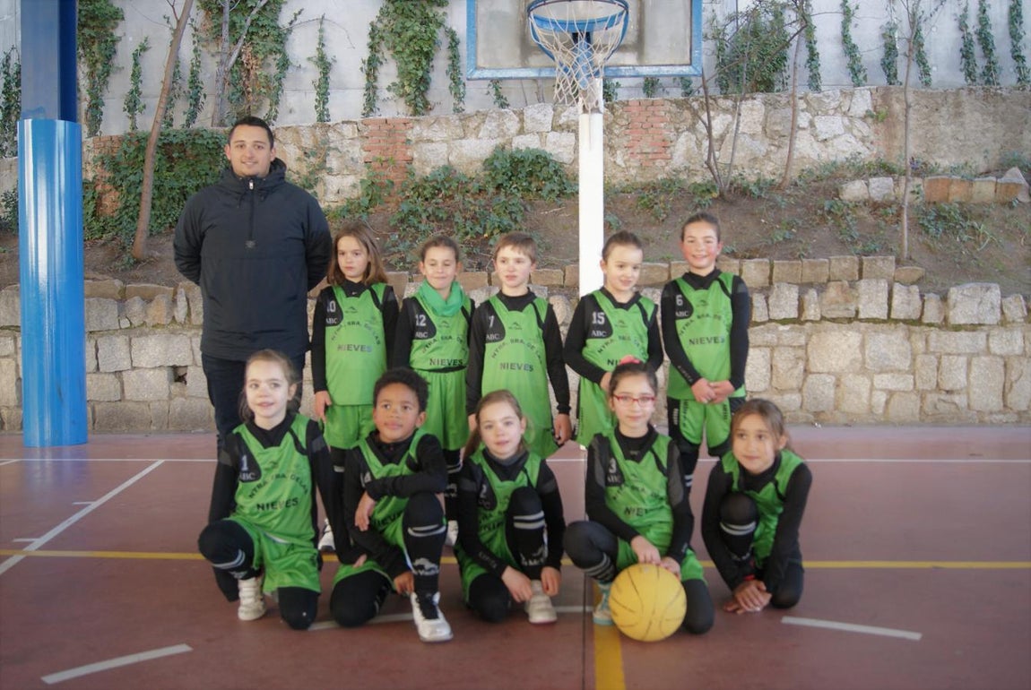 Las mejores imágenes del encuentro de baloncesto entre Virgen de Mirasierra “A” y Nuestra Señora de las Nieves