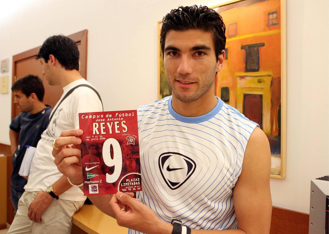 En imágenes, todas las camisetas que ha vestido Reyes hasta llegar al Córdoba
