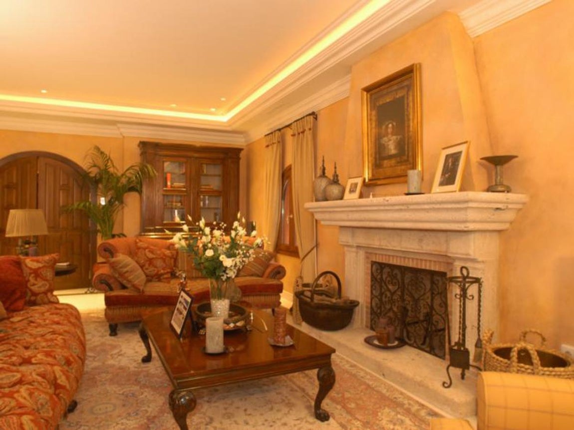 Detalles de lujo. La casa de la playa es la vivienda principal, de las tres que hay en el complejo, la más lujosa. El mimo del lujo está presente también en las otras viviendas, que esconden detalles dignos de la jet set: la casa del personal tiene cuatro suites. La casa de la playa, por otro lado, tiene tres suites y su propia piscina