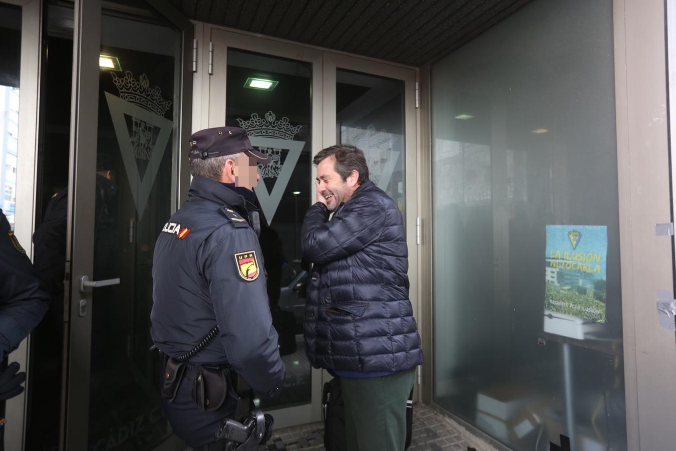 La Policía registra las oficinas del Cádiz CF por orden judicial