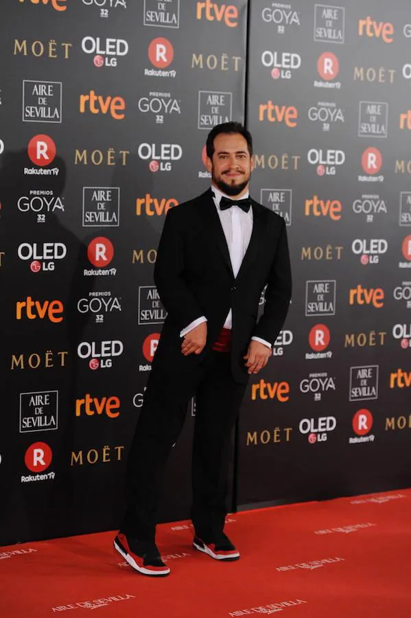 La alfombra roja de los Goya 2018, en imágenes. El cantante e intérprete Juan Manuel Montilla, «El Langui».