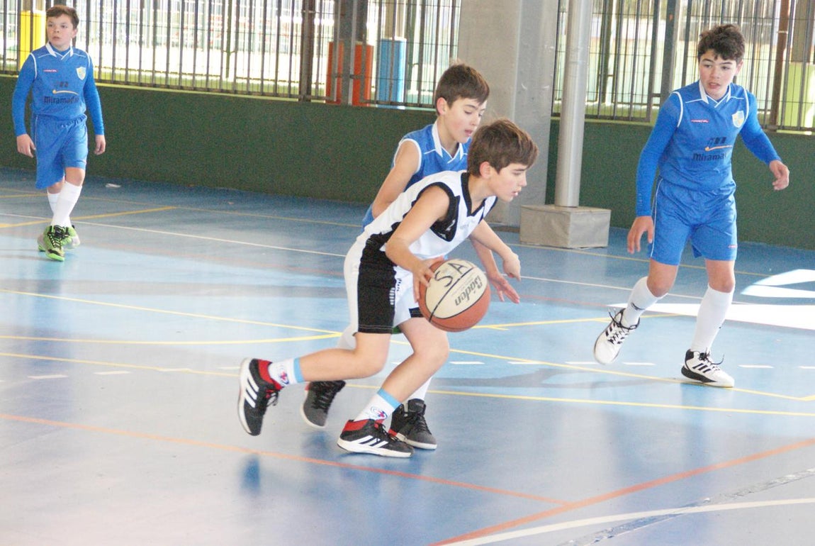 Las mejores imágenes del partido de baloncesto que enfrentó al San Agustín y al Miramadrid