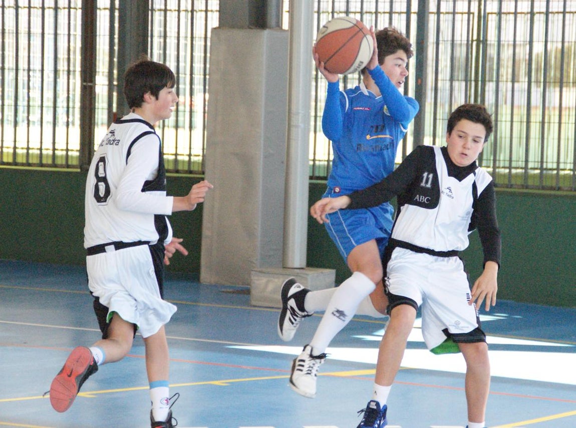 Las mejores imágenes del partido de baloncesto que enfrentó al San Agustín y al Miramadrid
