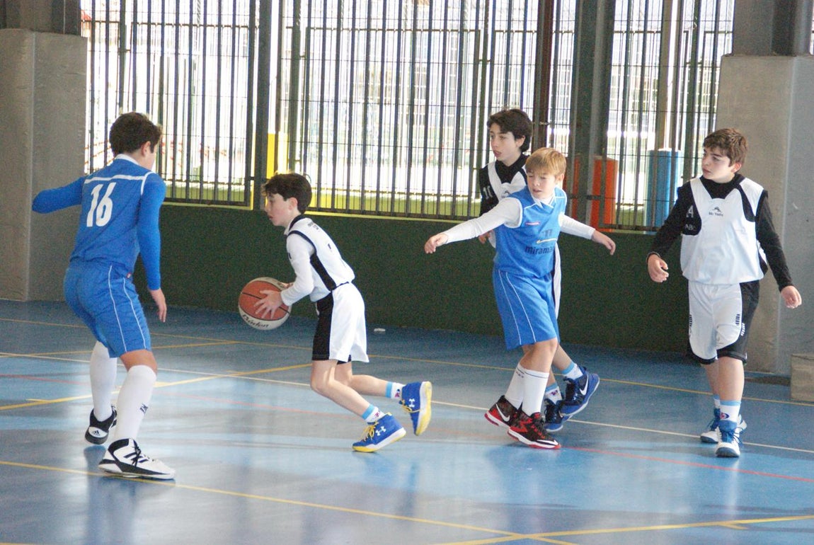 Las mejores imágenes del partido de baloncesto que enfrentó al San Agustín y al Miramadrid