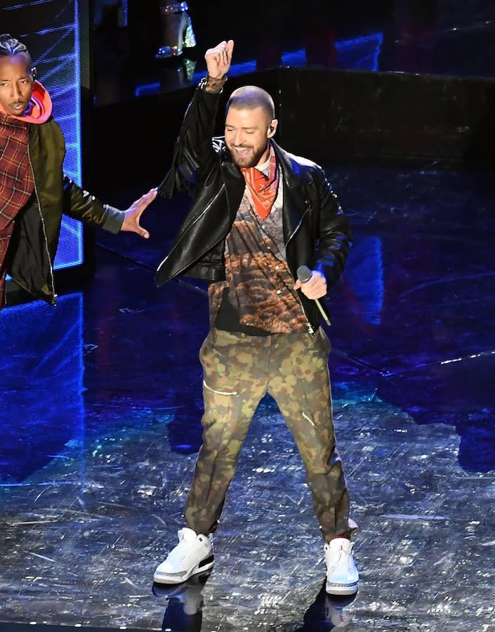 En algo menos de diez minutos, el cantante estadounidense puso todos sus «hits» en el asador para asegurar una actuación animada, bailable e, incluso, cantable. 