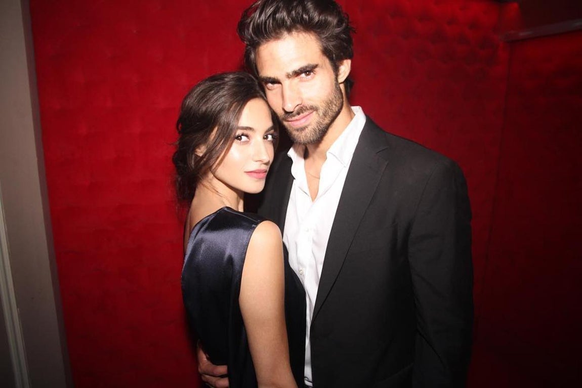 Rocío Crusset y Juan Betancourt. La hija de Carlos Herrera y Mariló Montero se ha convertido en una de las modelos más cotizadas del circuito nacional y junto el cubano forman una de las parejas mejor avenidas del sector.