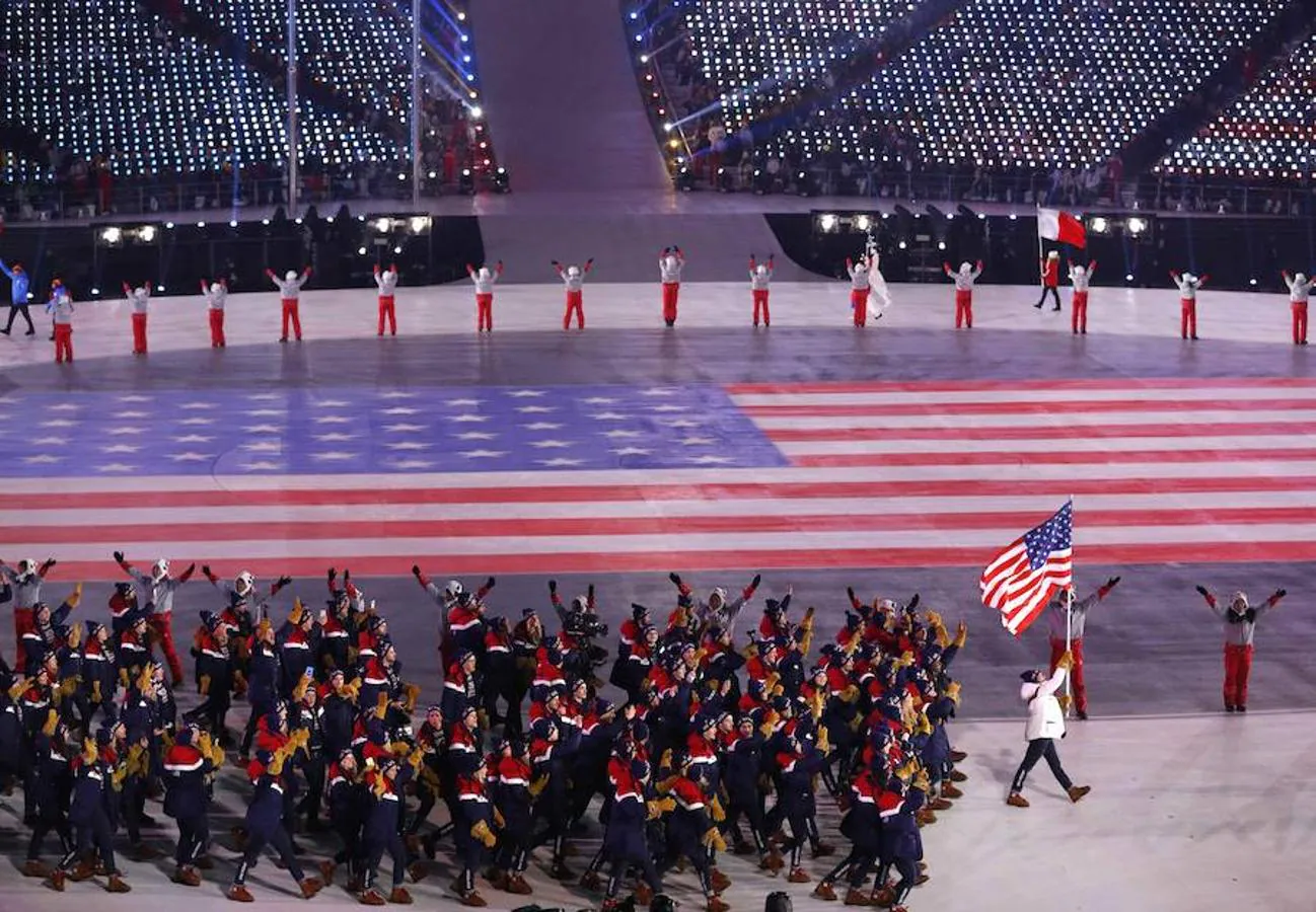 Estados Unidos desfila durante la inauguración de los Juegos Olímpicos de Invierno 2018 celebrados en Pyeongchang. 