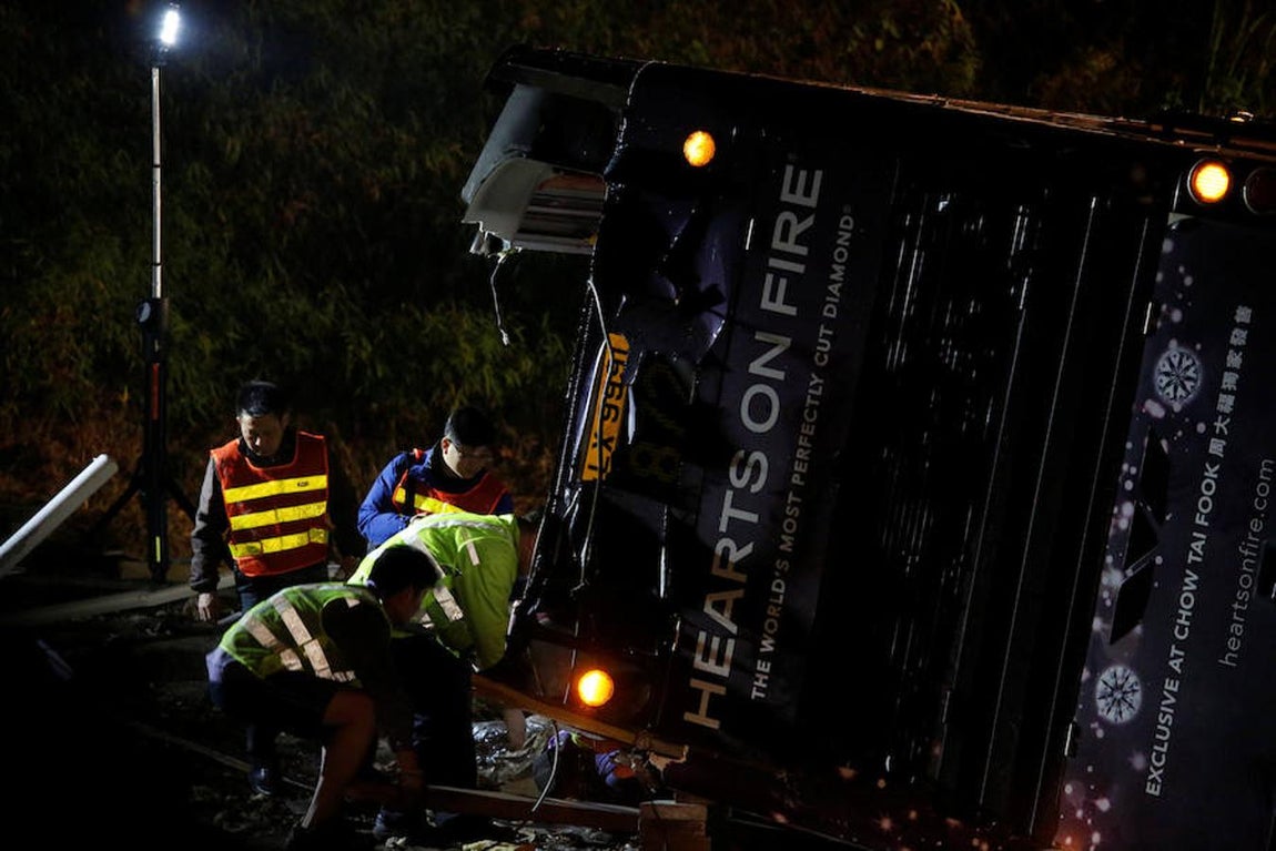 Diecisiete hombres y dos mujeres murieron en el lugar del accidente. 