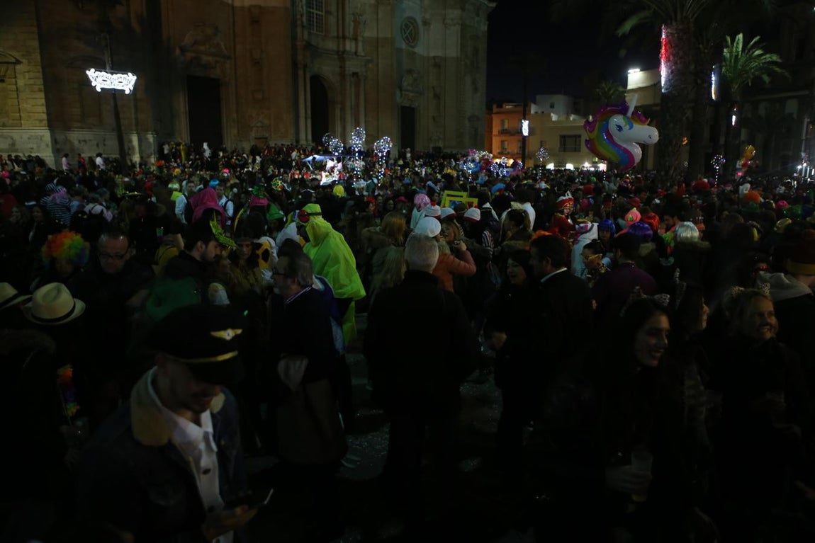FOTOS: Gran ambiente en el pregón y en la 1ª noche de sábado de carnaval