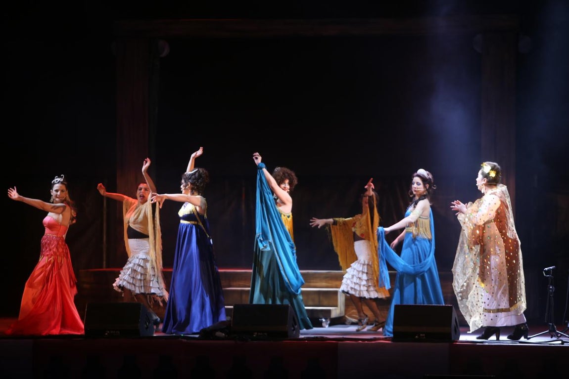 FOTOS: Gran ambiente en el pregón y en la 1ª noche de sábado de carnaval