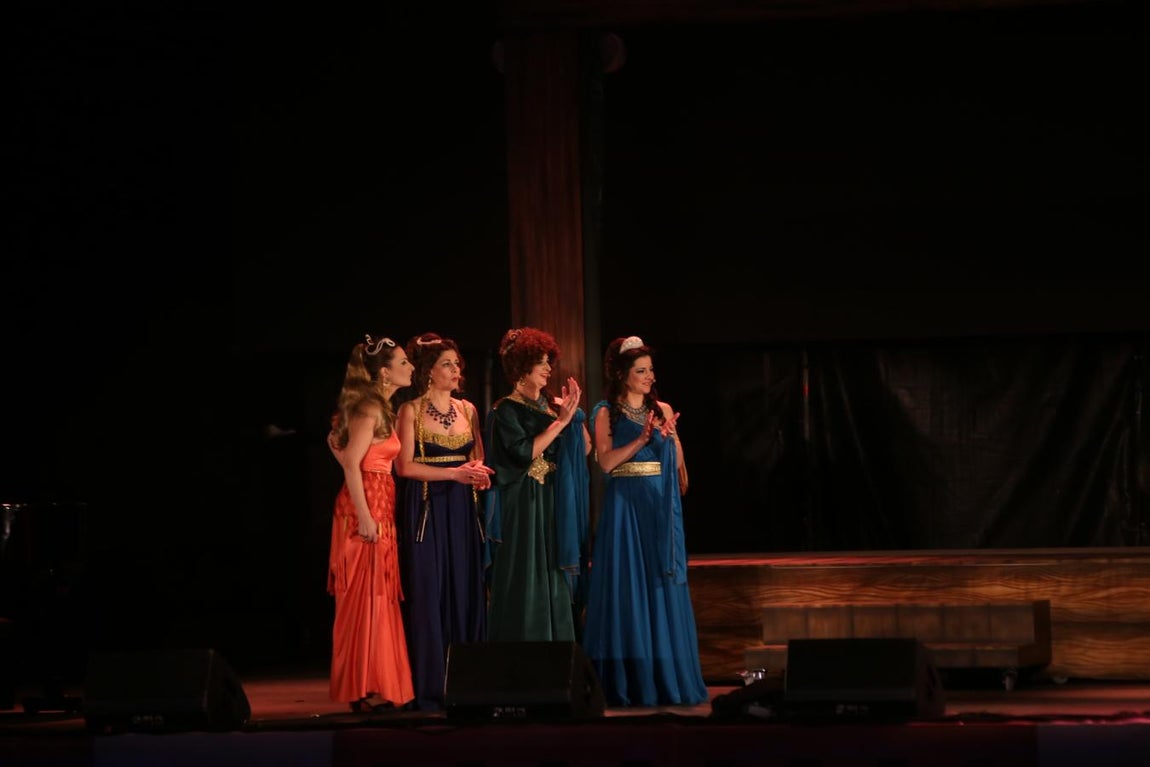 FOTOS: Gran ambiente en el pregón y en la 1ª noche de sábado de carnaval