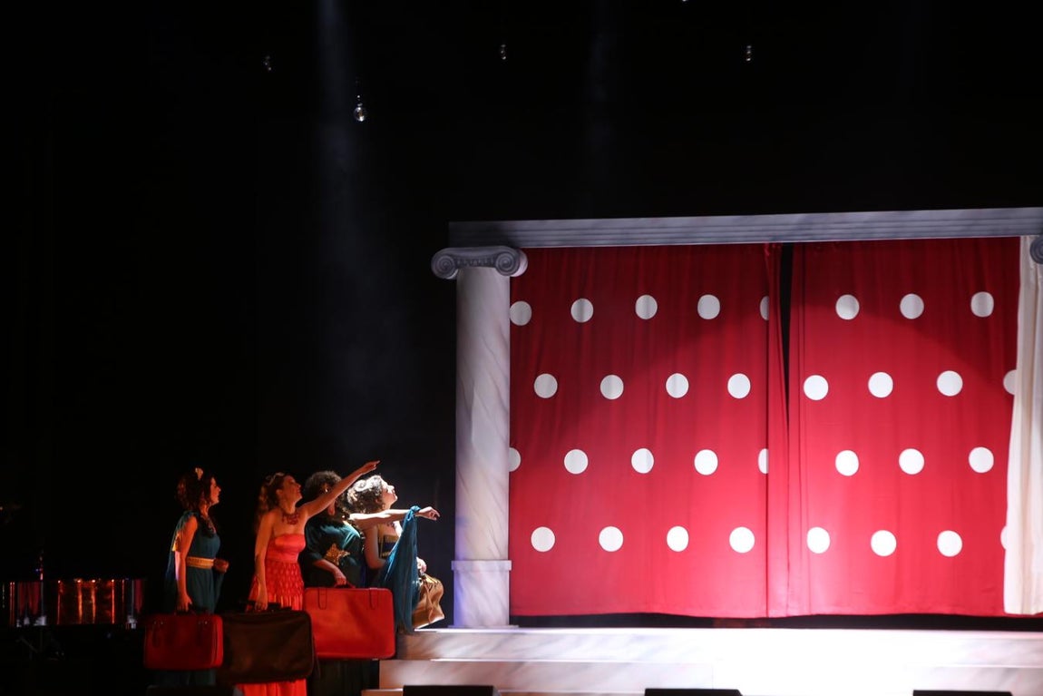 FOTOS: Gran ambiente en el pregón y en la 1ª noche de sábado de carnaval