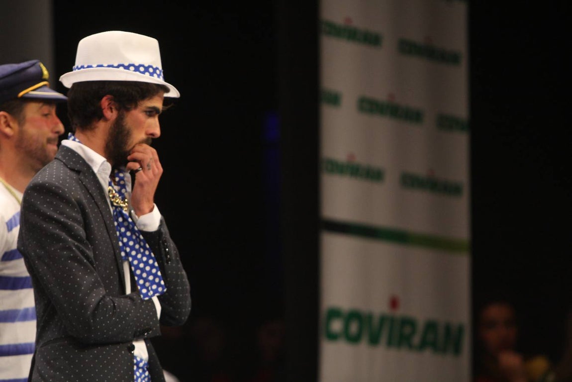 FOTOS: Chirigota Cai de miarma (7,20) en la Final del Falla. Carnaval de Cádiz 2018