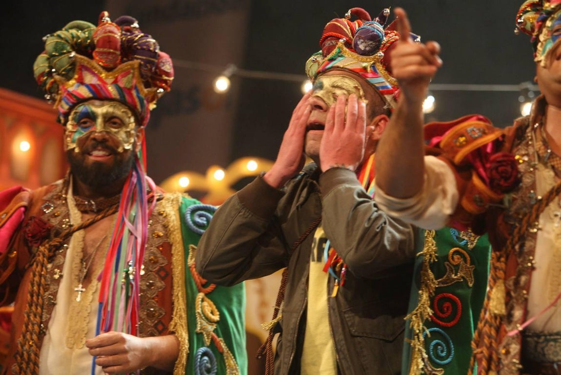 FOTOS: Comparsa El perro andalú en la Final del Falla. Carnaval de Cádiz 2018