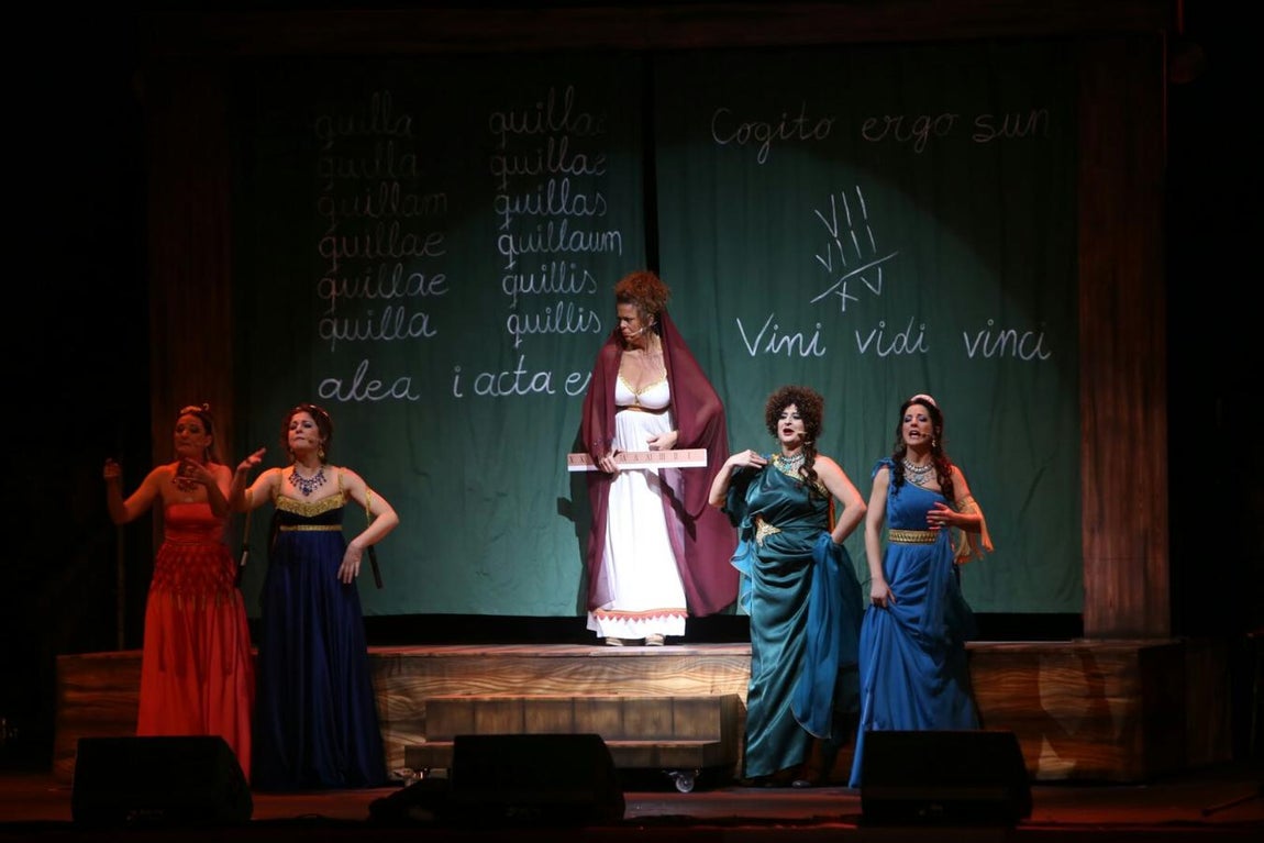 FOTOS: Gran ambiente en el pregón y en la 1ª noche de sábado de carnaval