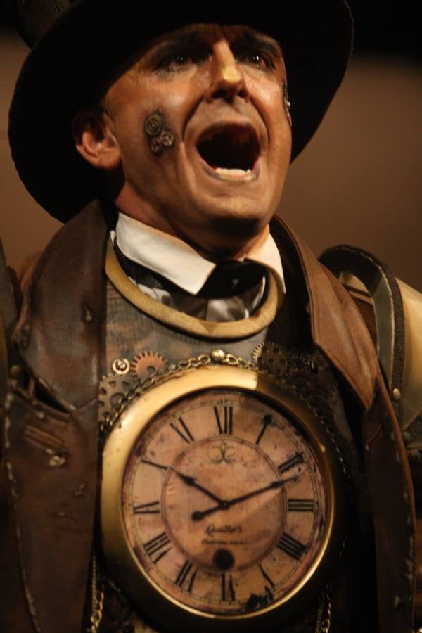 FOTOS: Comparsa Tic-tac, tic-tac en la Final del Falla. Carnaval de Cádiz 2018