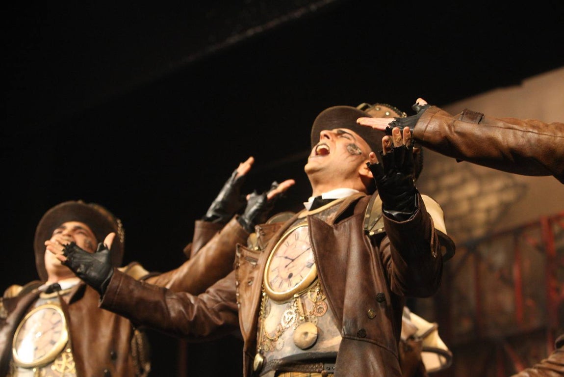 FOTOS: Comparsa Tic-tac, tic-tac en la Final del Falla. Carnaval de Cádiz 2018