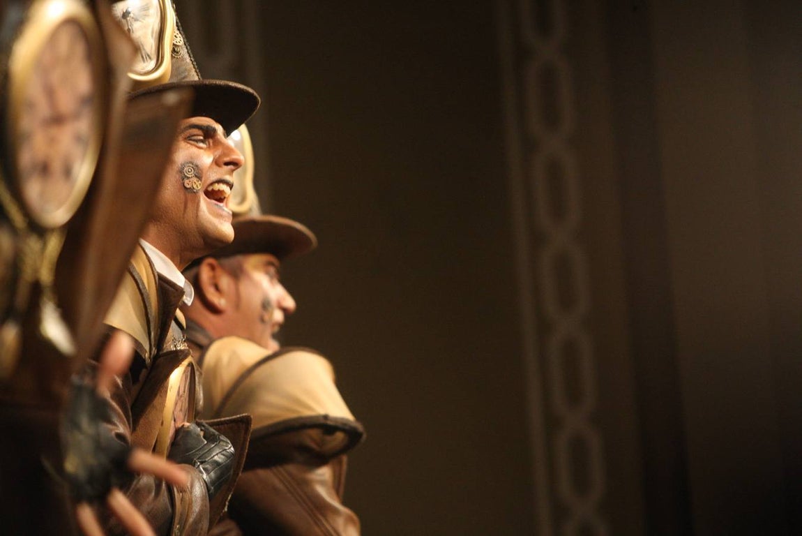 FOTOS: Comparsa Tic-tac, tic-tac en la Final del Falla. Carnaval de Cádiz 2018