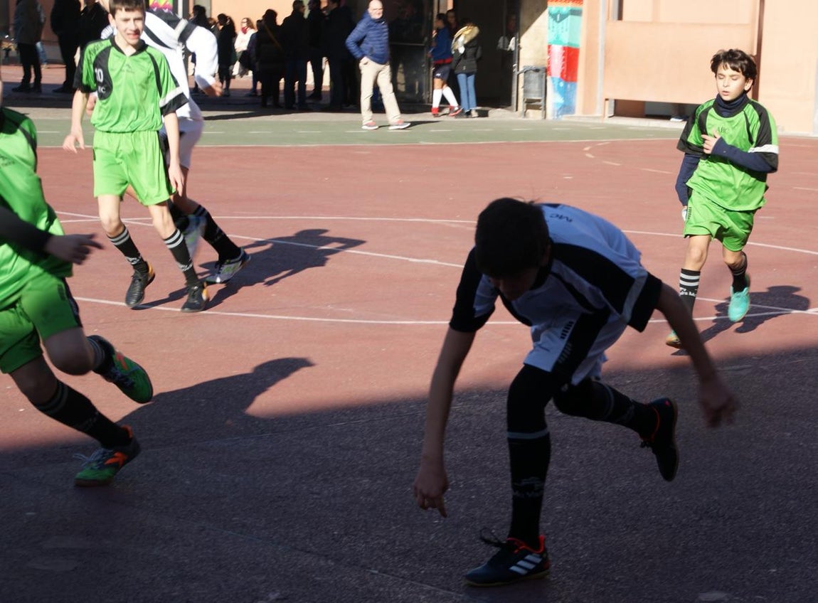 Las mejores imágenes del partido entre Virgen de Atocha &quot;B&quot; y Jesús Maestro &quot;A&quot;