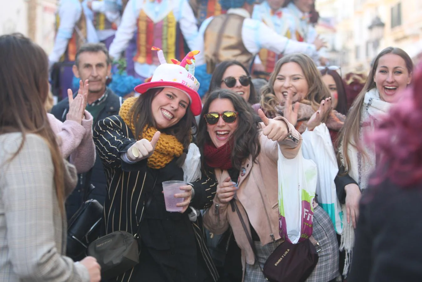 FOTOS: Calles abarrotadas de público en el primer Domingo de Carnaval