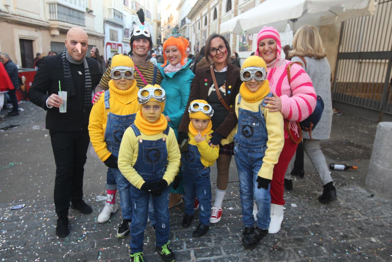 FOTOS: Calles abarrotadas de público en el primer Domingo de Carnaval