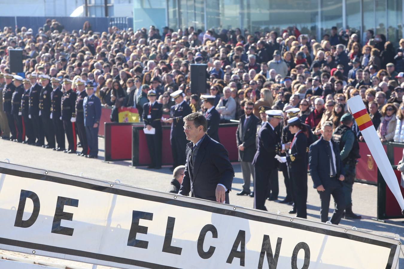 Emotiva despedida de Cádiz a su buque escuela Elcano