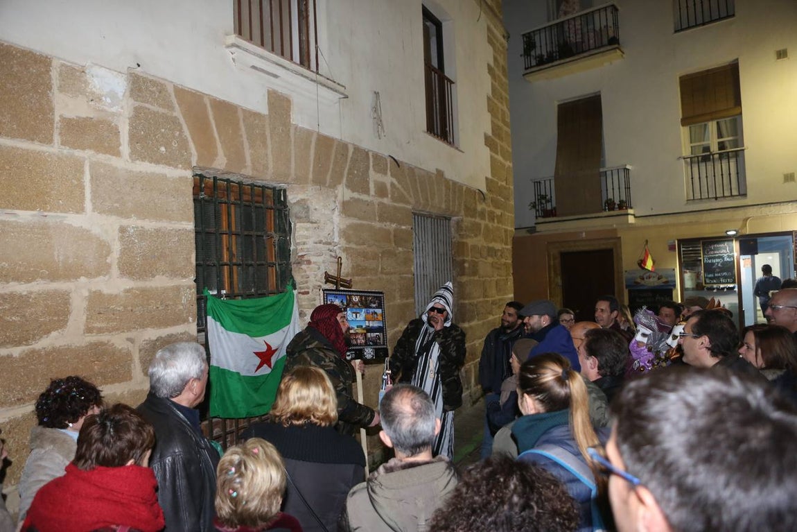 FOTOS: Ambiente en El Pópulo en el Carnaval del Cádiz 2018