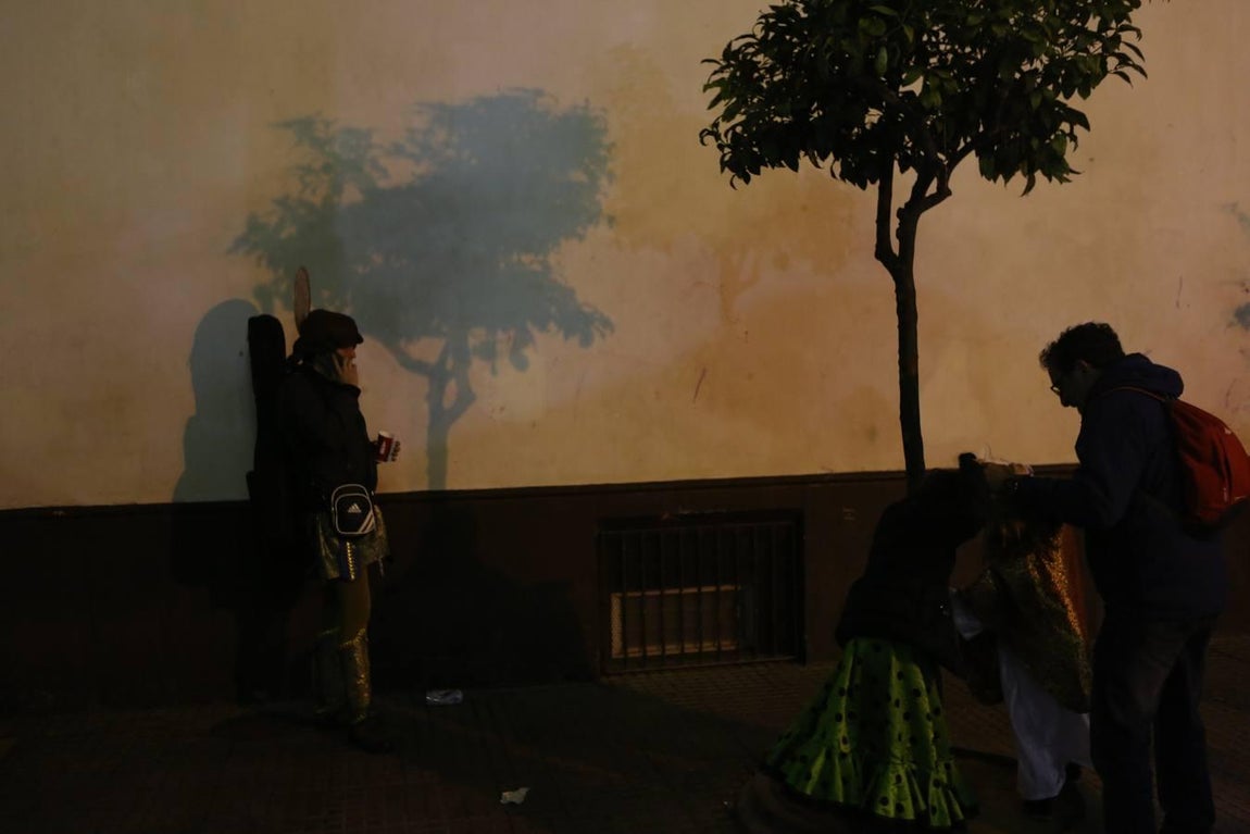 FOTOS: Ambiente en las calles de Cádiz el jueves de Carnaval
