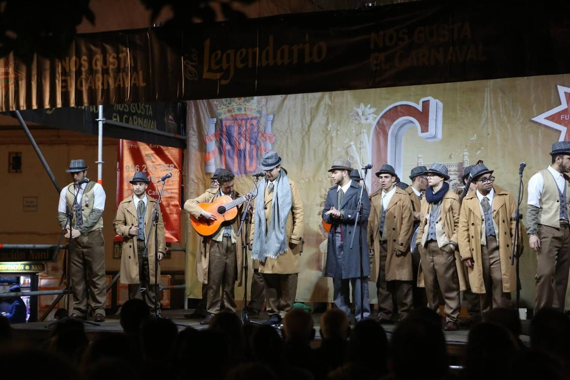 FOTOS: Ambiente en las calles de Cádiz el jueves de Carnaval