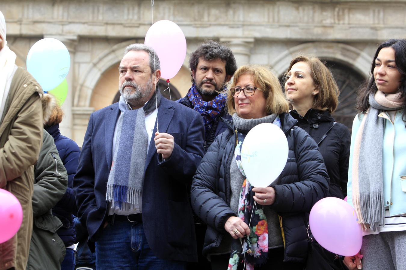 Suelta de globos de Afanion en la plaza del Ayuntamiento de Toledo