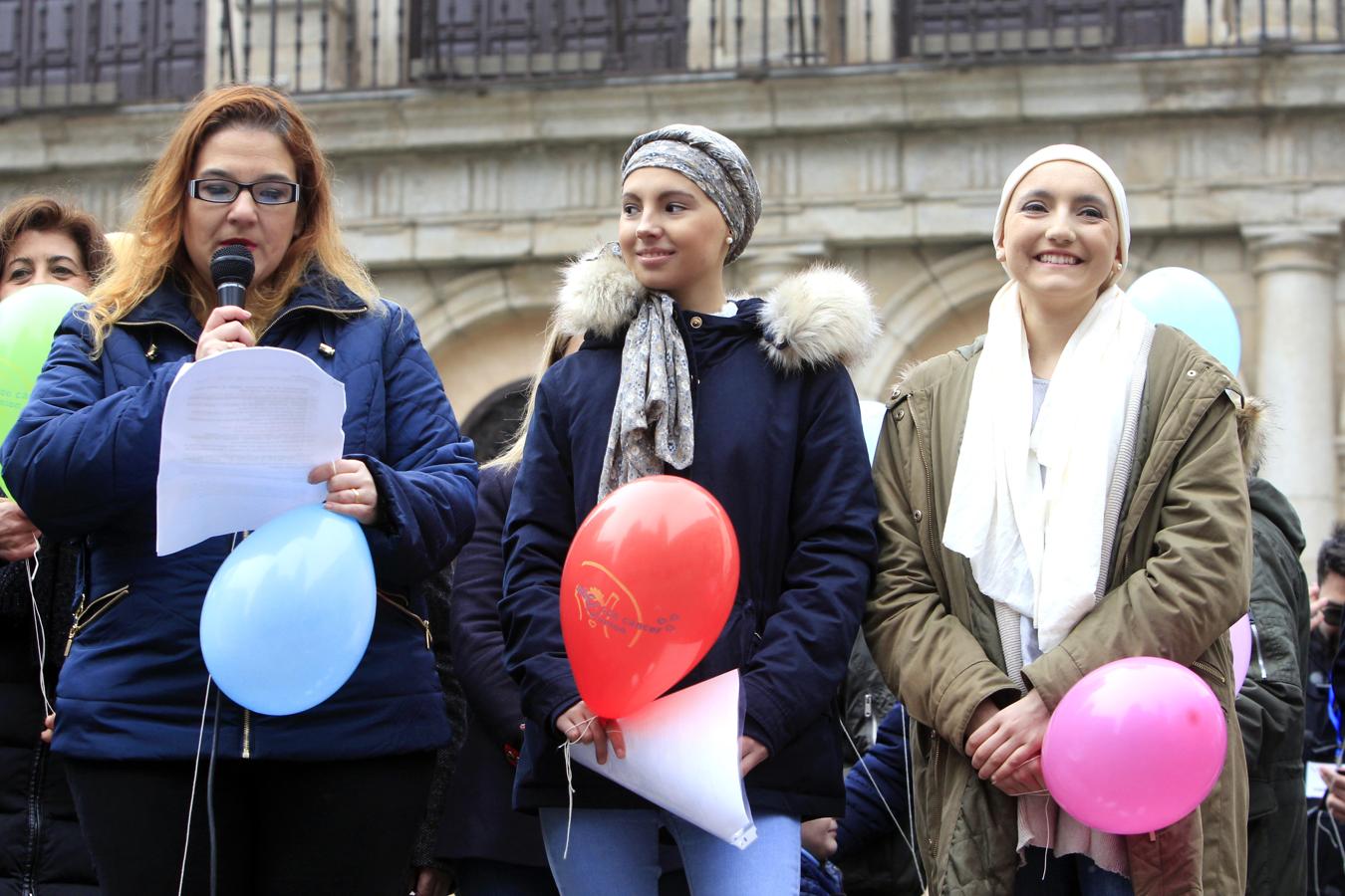 Suelta de globos de Afanion en la plaza del Ayuntamiento de Toledo