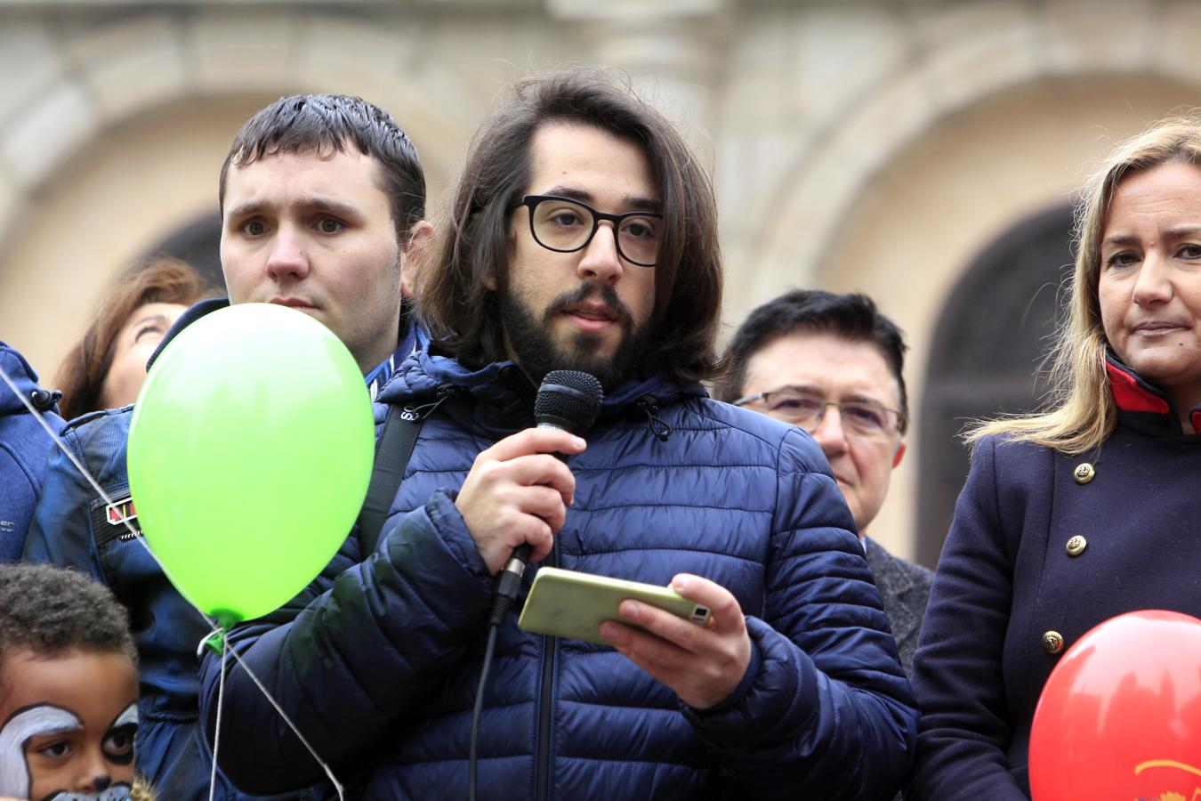 Suelta de globos de Afanion en la plaza del Ayuntamiento de Toledo