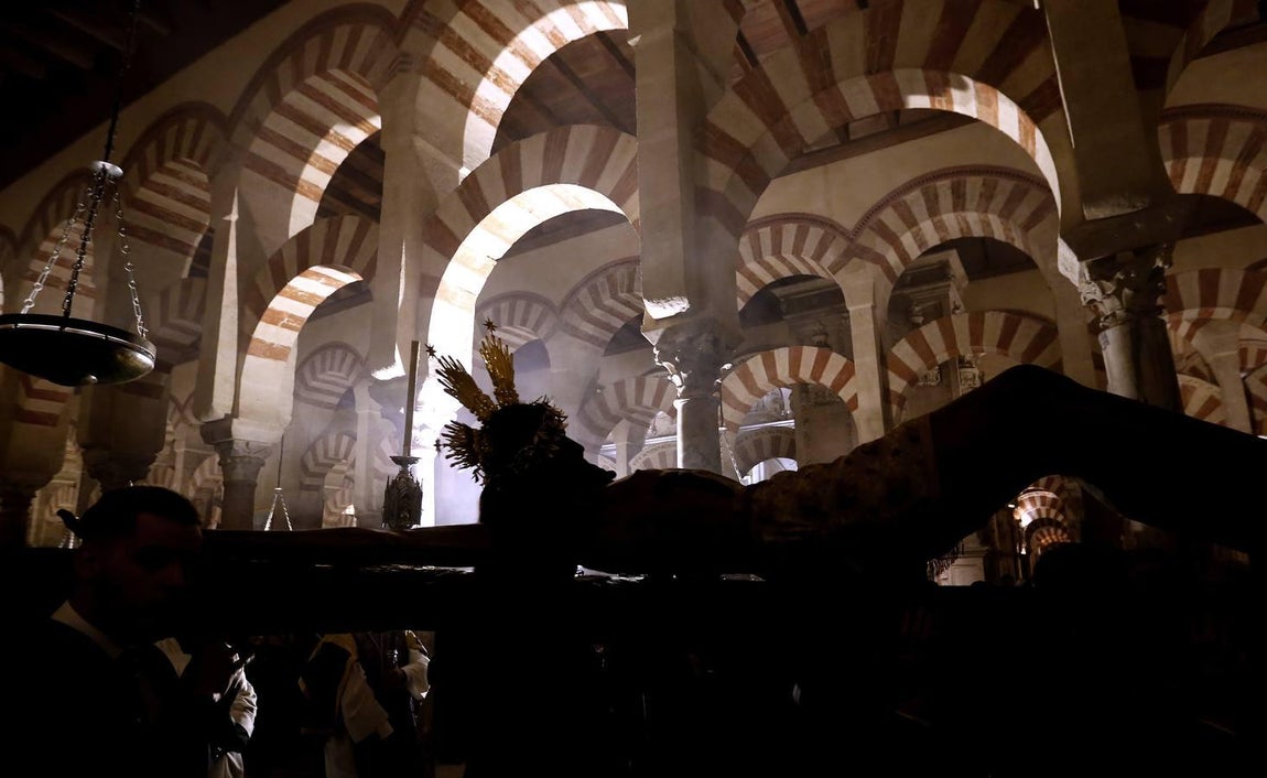 Las mejores imágenes del Vía Crucis de las Cofradías