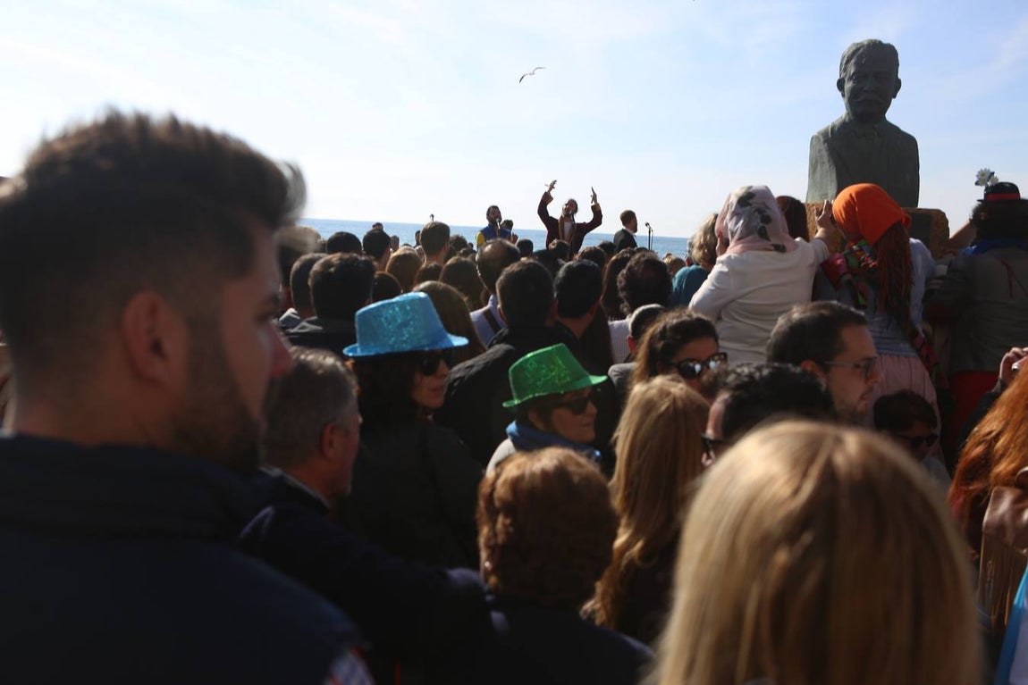 Las coplas conquistan el Paseo Marítimo de Cádiz