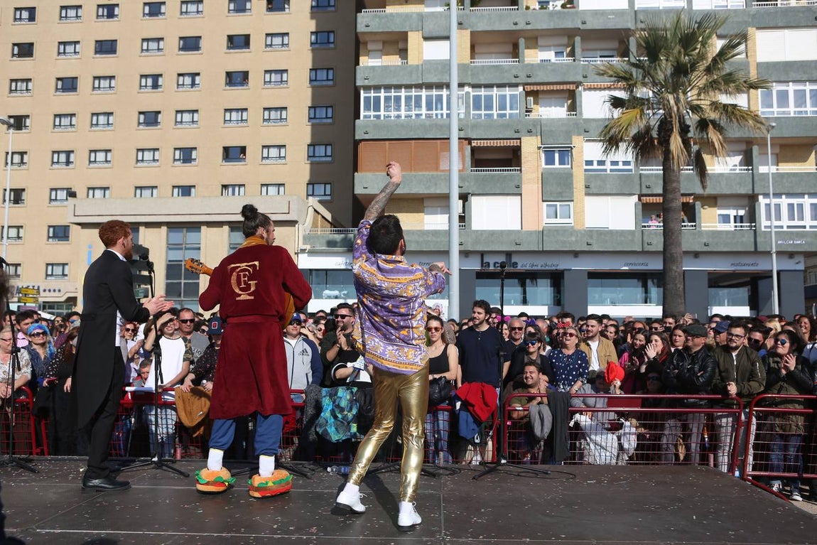 Las coplas conquistan el Paseo Marítimo de Cádiz