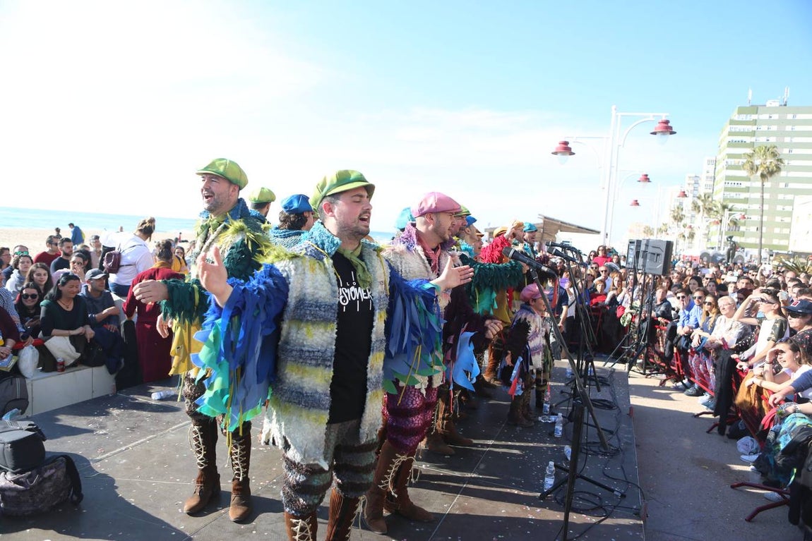 Las coplas conquistan el Paseo Marítimo de Cádiz