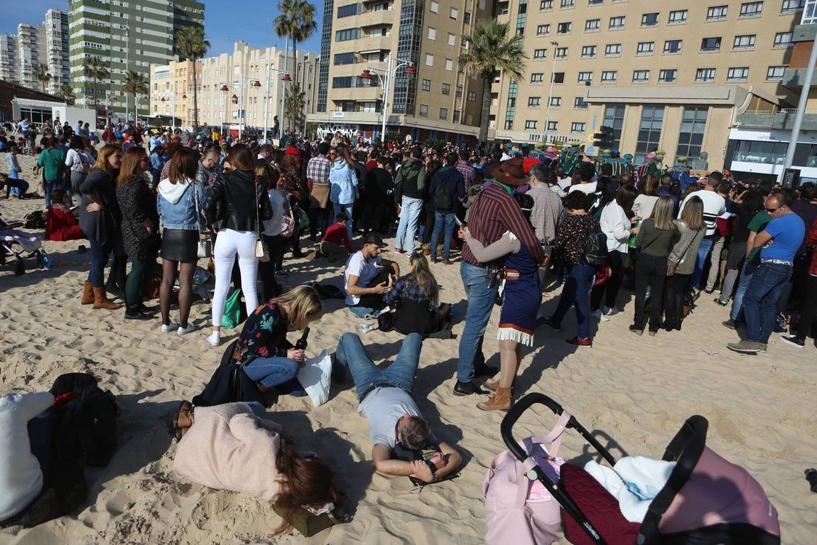Las coplas conquistan el Paseo Marítimo de Cádiz