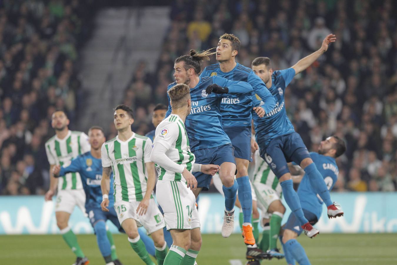 Las imágenes más trepidantes del Real Betis-Real Madrid (3-5)