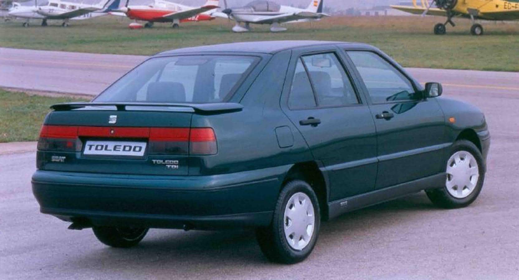 El Seat Toledo nació en 1991, y sigue actualmente en el mercado en su cuarta generación. Lleva ya casi un millón de unidades vendidas. Su precio en el 91 era de 1.638.000 pesetas.