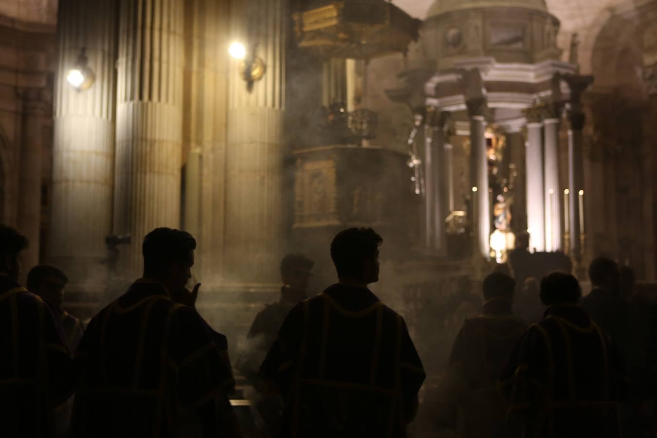 FOTOS: Vía Crucis Oficial de Hermandades de Cádiz 2018