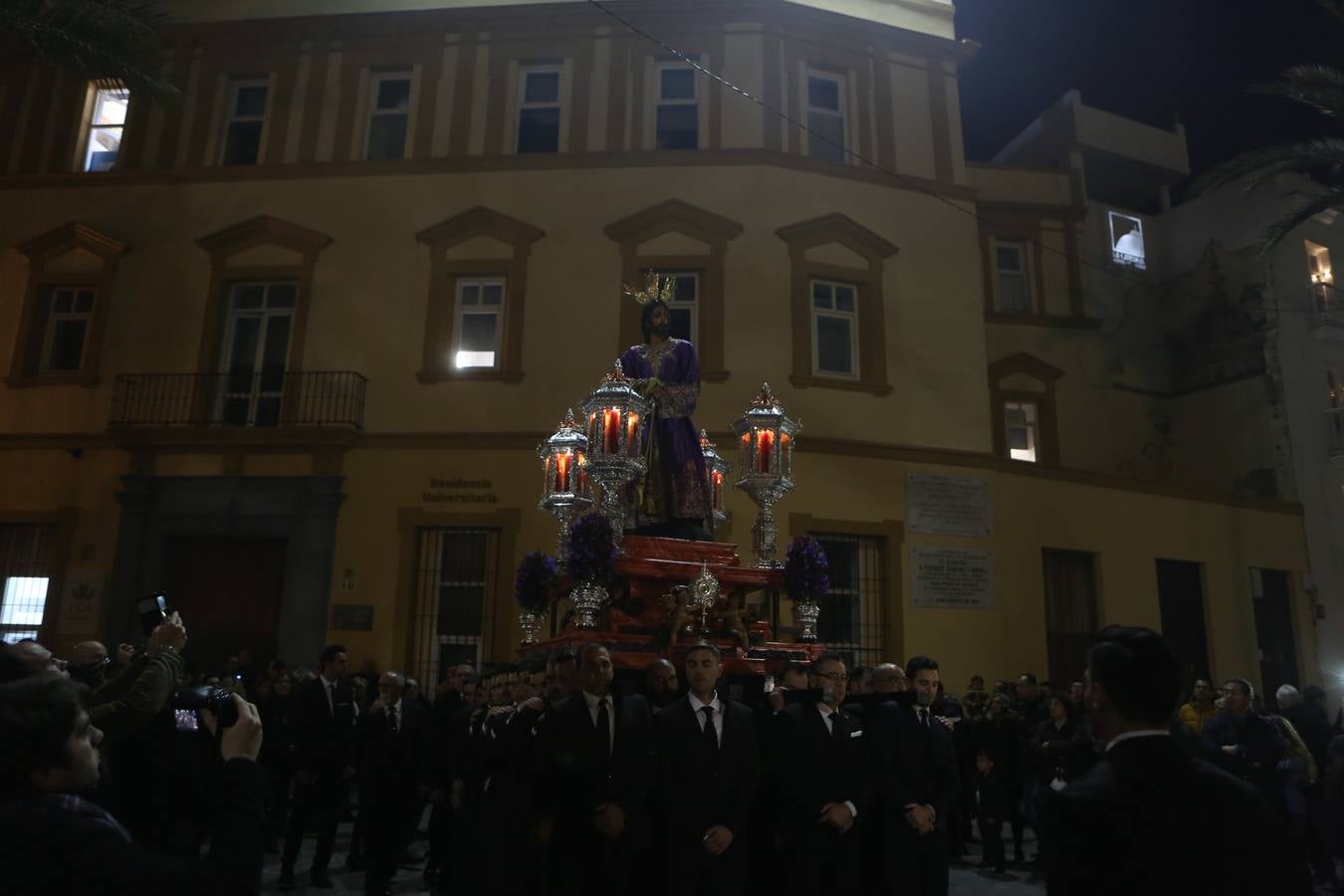 FOTOS: Vía Crucis Oficial de Hermandades de Cádiz 2018