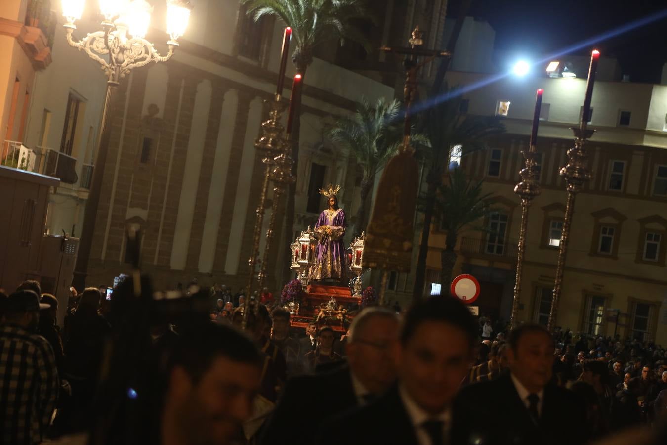 FOTOS: Vía Crucis Oficial de Hermandades de Cádiz 2018