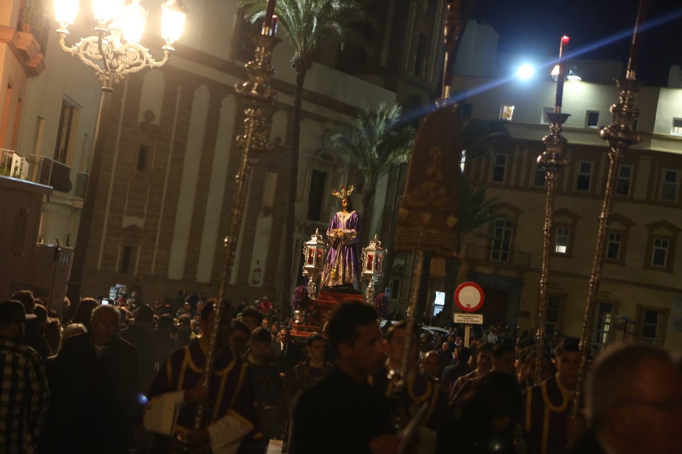 FOTOS: Vía Crucis Oficial de Hermandades de Cádiz 2018