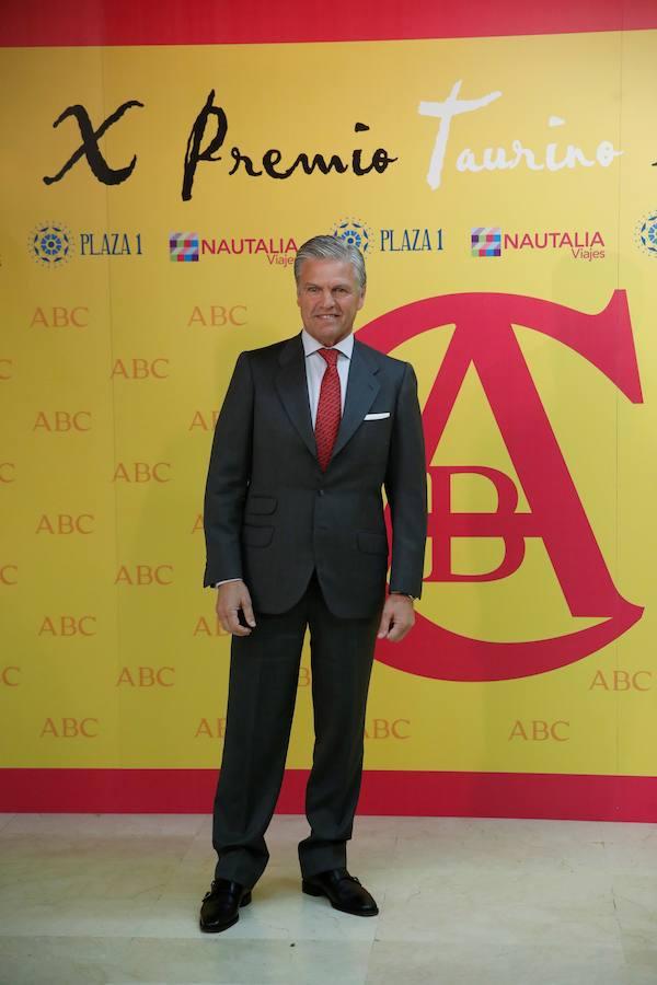 El diestro Juan Antonio Ruiz «Espartaco» posa a su llegada a la entrega del X Premio Taurino ABC, otorgado a la infanta Elena.. 