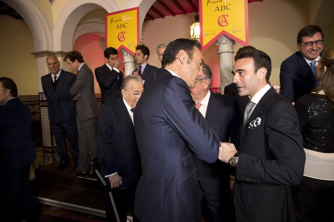 Los diestros Manuel Jesús El Cid (izda) y Enrique Ponce (dcha). 