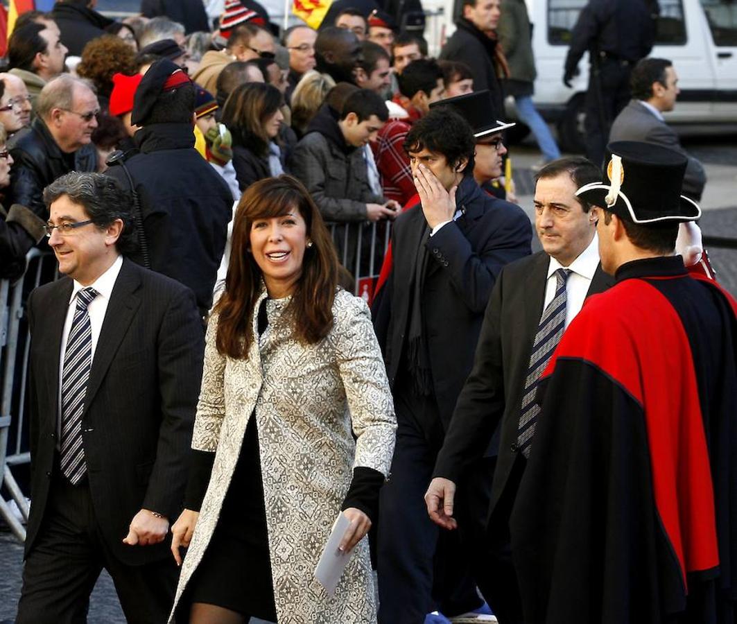 ¿La reconocen? Sí, es la misma Alicia Sánchez-Camacho. La foto es de la toma de posesión de Artur Mas, en 2010. 