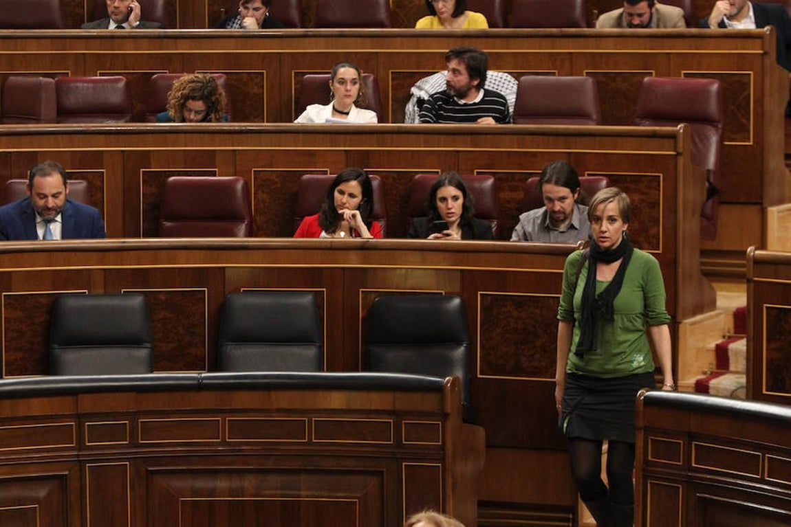 Además de quitarse el pendiente, también se ha cortado la melena rubia. 