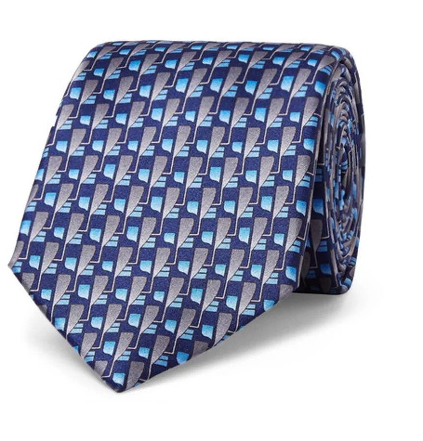 Corbata de Lanvin. Modelo estándar de seda con dibujos en tonos azules (Precio: 125 euros)